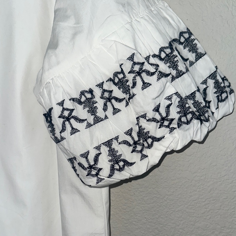 Banana Republic White Blouse with Black Embroidery - Picture 2 of 4